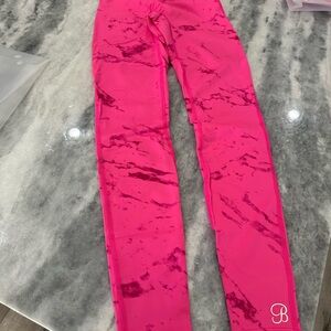 NWT Bombshell Sportswear Cotton Candy skies
Pink Fit Marble Leggings-SOLD OUT!